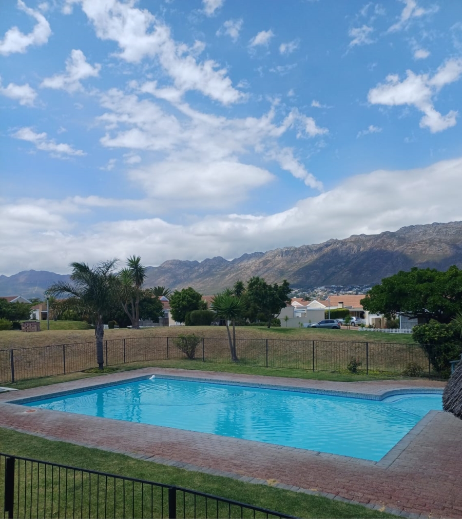 2 Bedroom Property for Sale in Gordons Bay Central Western Cape